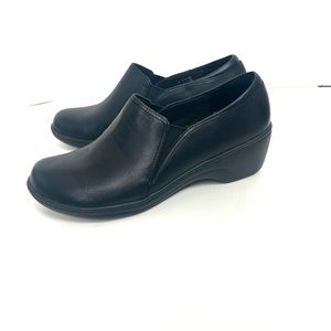 Clarks Womens Grasp Chime Clog Shoes Black Slip Resistant Leather Size 9.5 M